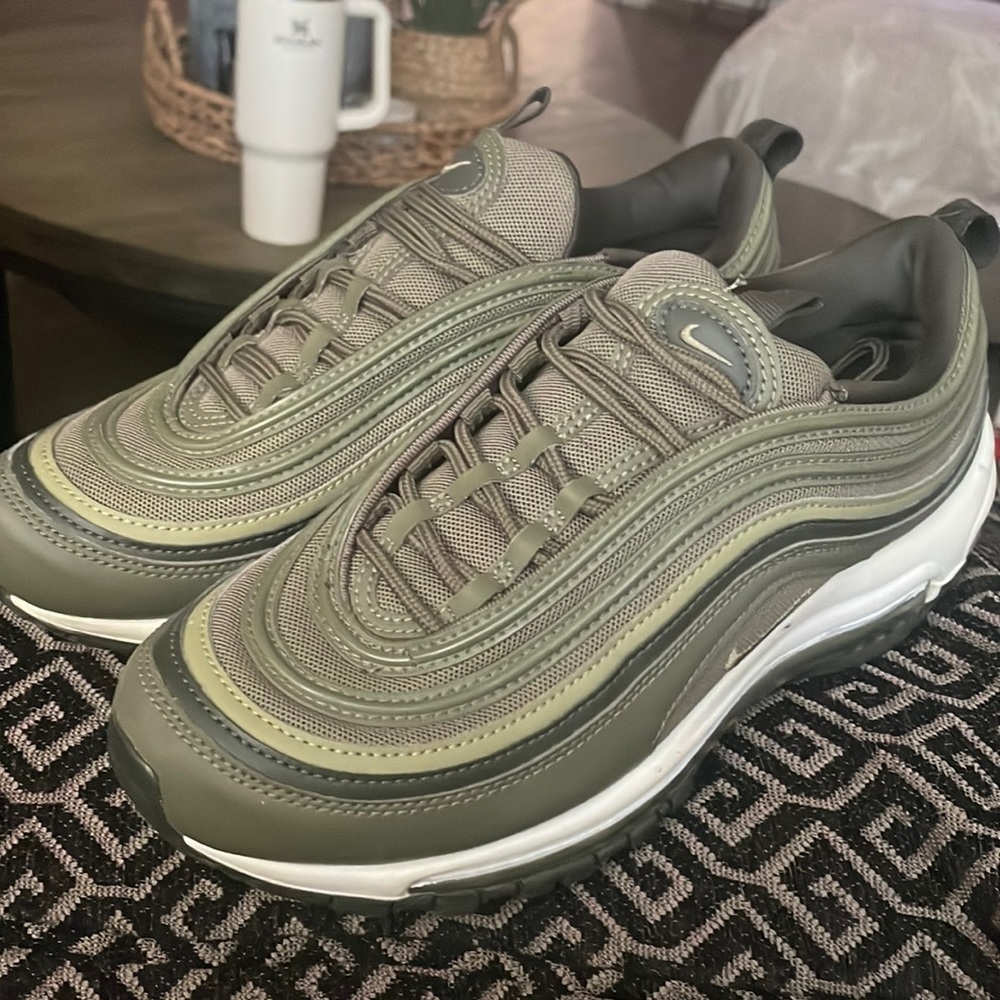 Womens Nike air maxes